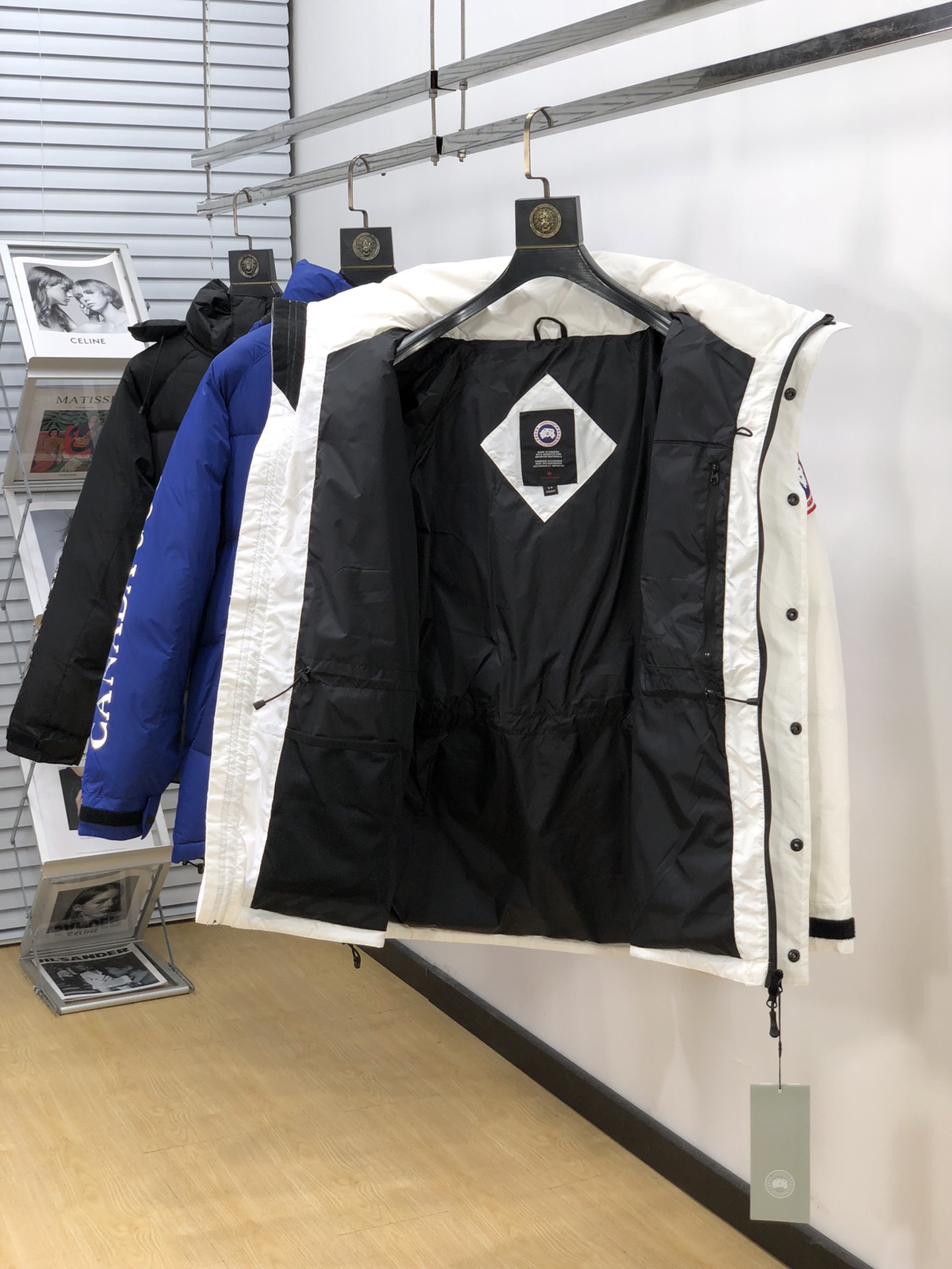 Canada Goose Approach 2078M jacket. Inspired by Skreslet parka, 9 bright colors, removable hood, 750-fill white goose down, waterproof fabric. Reflective sleeve, adjustable cuffs and hem. 7 sizes available.-Big cat