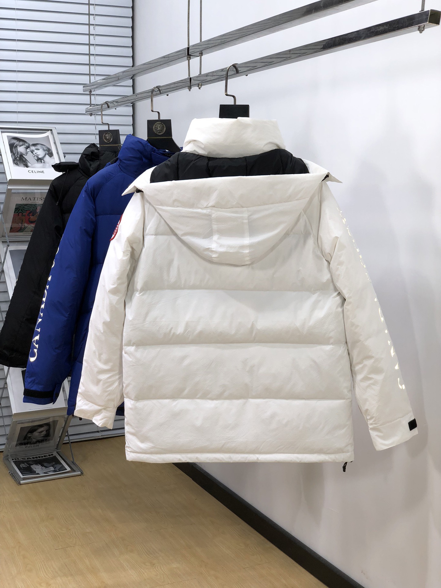 Canada Goose Approach 2078M jacket. Inspired by Skreslet parka, 9 bright colors, removable hood, 750-fill white goose down, waterproof fabric. Reflective sleeve, adjustable cuffs and hem. 7 sizes available.-Big cat
