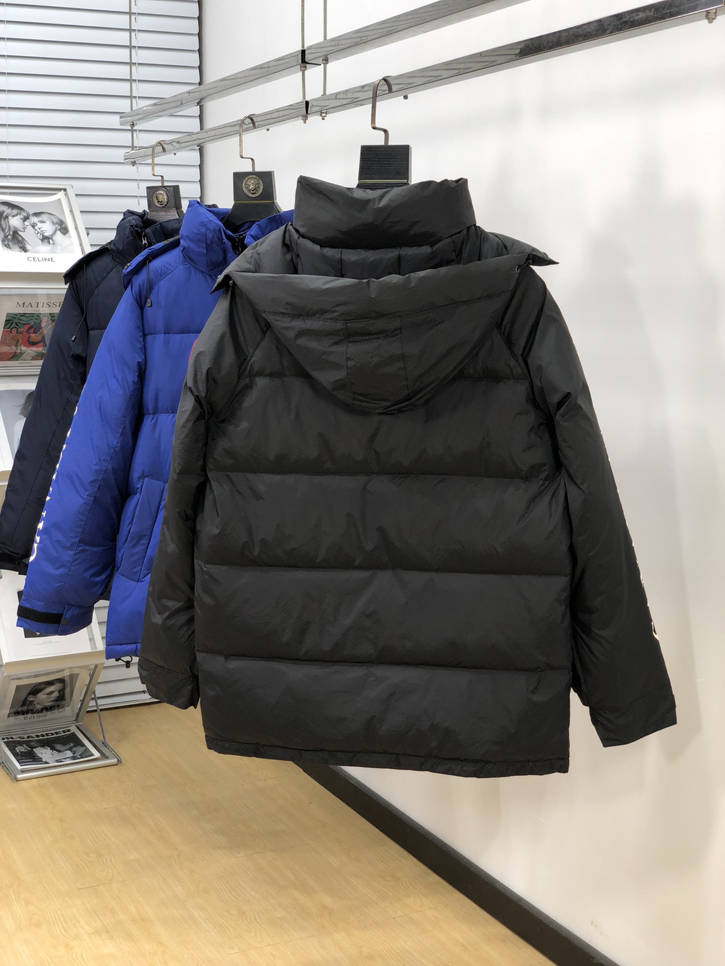 Top-tier Canada Goose Approach jacket. 750-fill white goose down, 380g fill weight. Water-resistant military-grade fabric. 9 colors, sizes XXS-XL. Reflective sleeve, removable hood.-Big cat