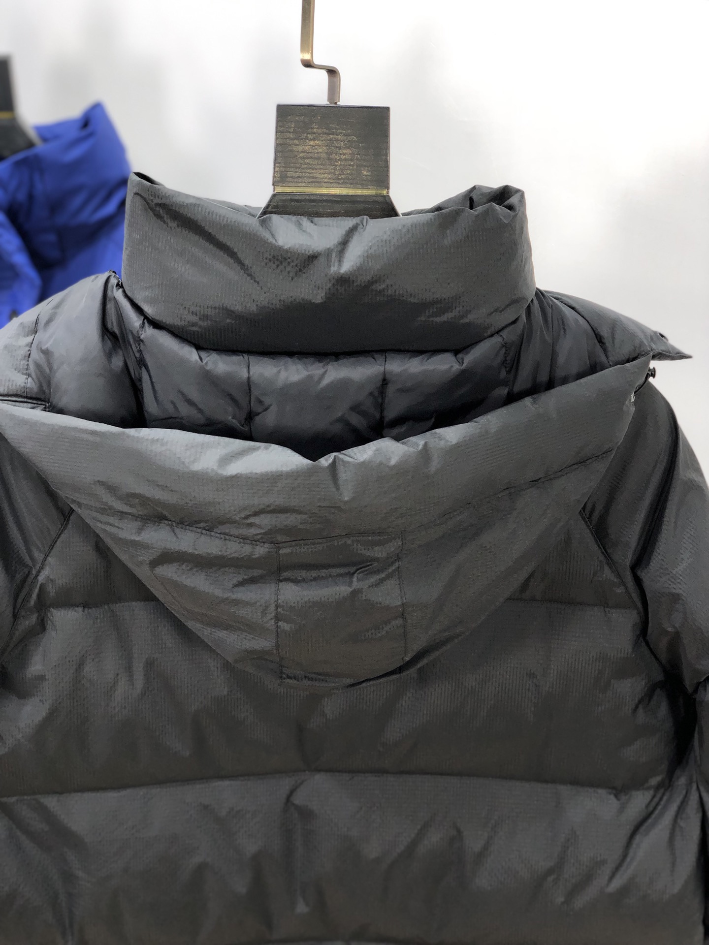 Top-tier Canada Goose Approach jacket. 750-fill white goose down, 380g fill weight. Water-resistant military-grade fabric. 9 colors, sizes XXS-XL. Reflective sleeve, removable hood.-Big cat