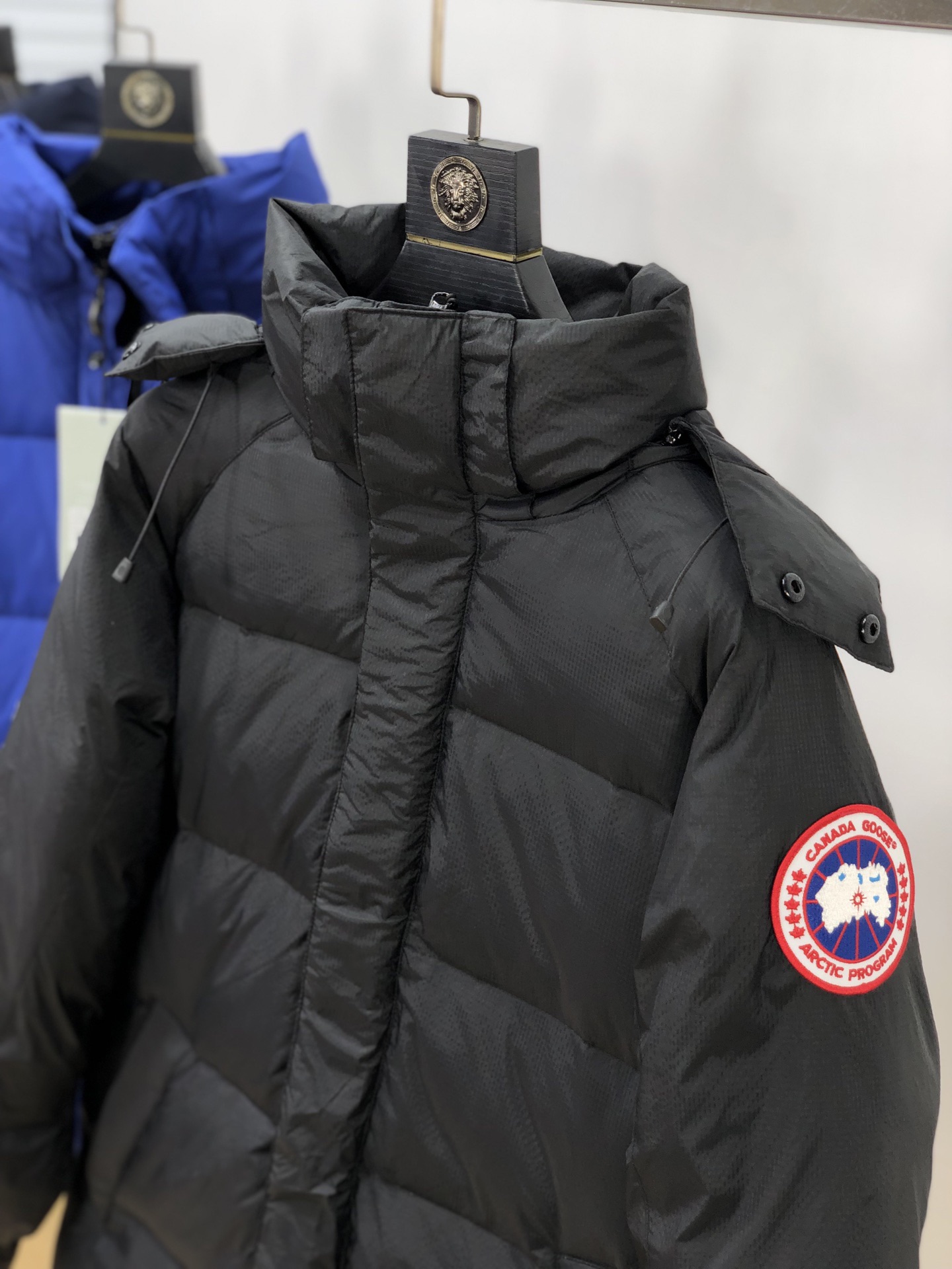 Top-tier Canada Goose Approach jacket. 750-fill white goose down, 380g fill weight. Water-resistant military-grade fabric. 9 colors, sizes XXS-XL. Reflective sleeve, removable hood.-Big cat