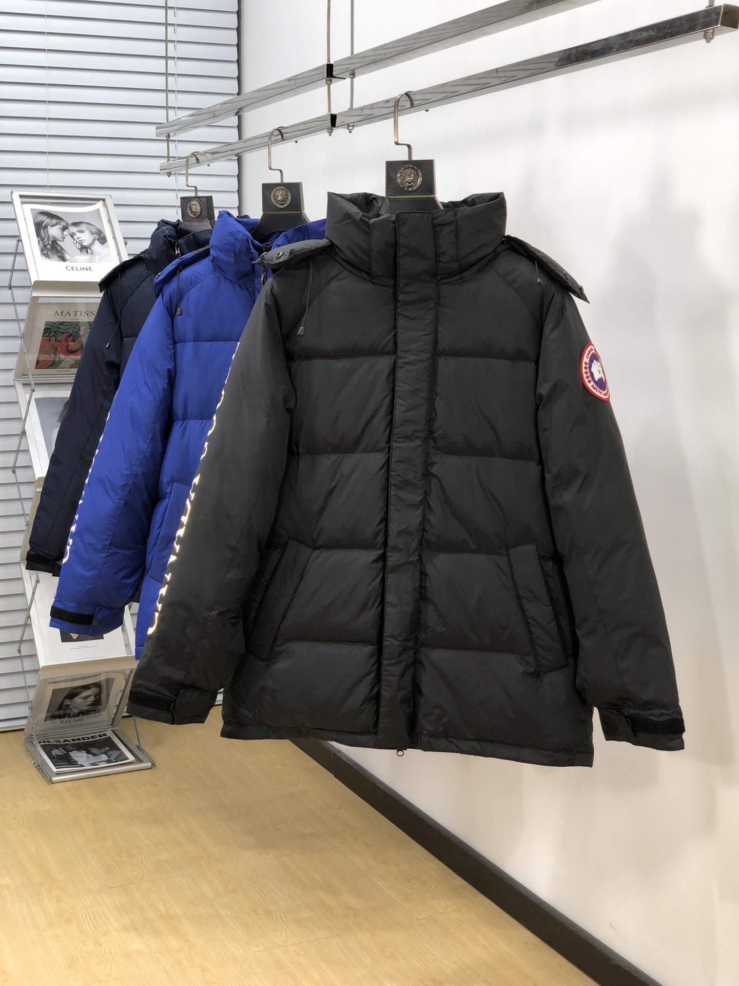Top-tier Canada Goose Approach jacket. 750-fill white goose down, 380g fill weight. Water-resistant military-grade fabric. 9 colors, sizes XXS-XL. Reflective sleeve, removable hood.-Big cat