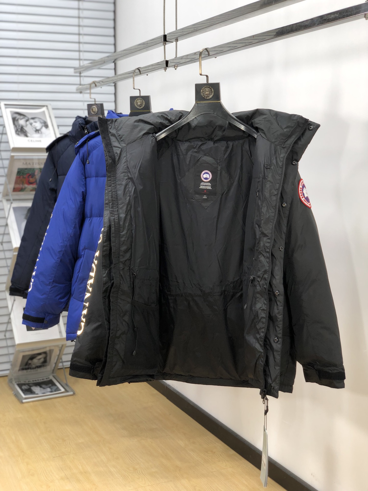 Top-tier Canada Goose Approach jacket. 750-fill white goose down, 380g fill weight. Water-resistant military-grade fabric. 9 colors, sizes XXS-XL. Reflective sleeve, removable hood.-Big cat
