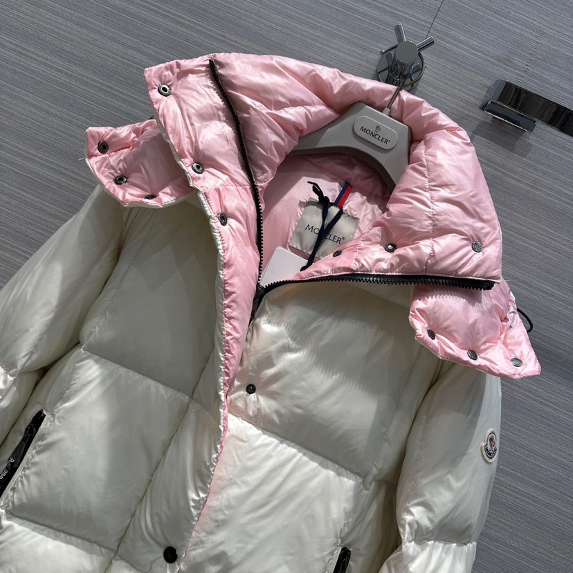 Guangzhou high-version Moncler black and gold hooded down jacket, short puffer style. Sizes: 0,1,2,3.-Big cat