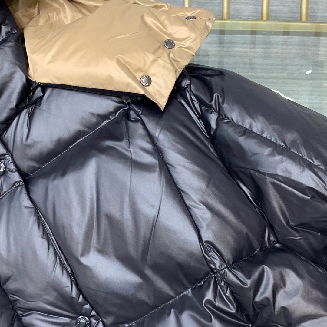 Guangzhou high-version Moncler black and gold hooded down jacket, short puffer style, thick. Sizes: 0,1,2,3.-Big cat