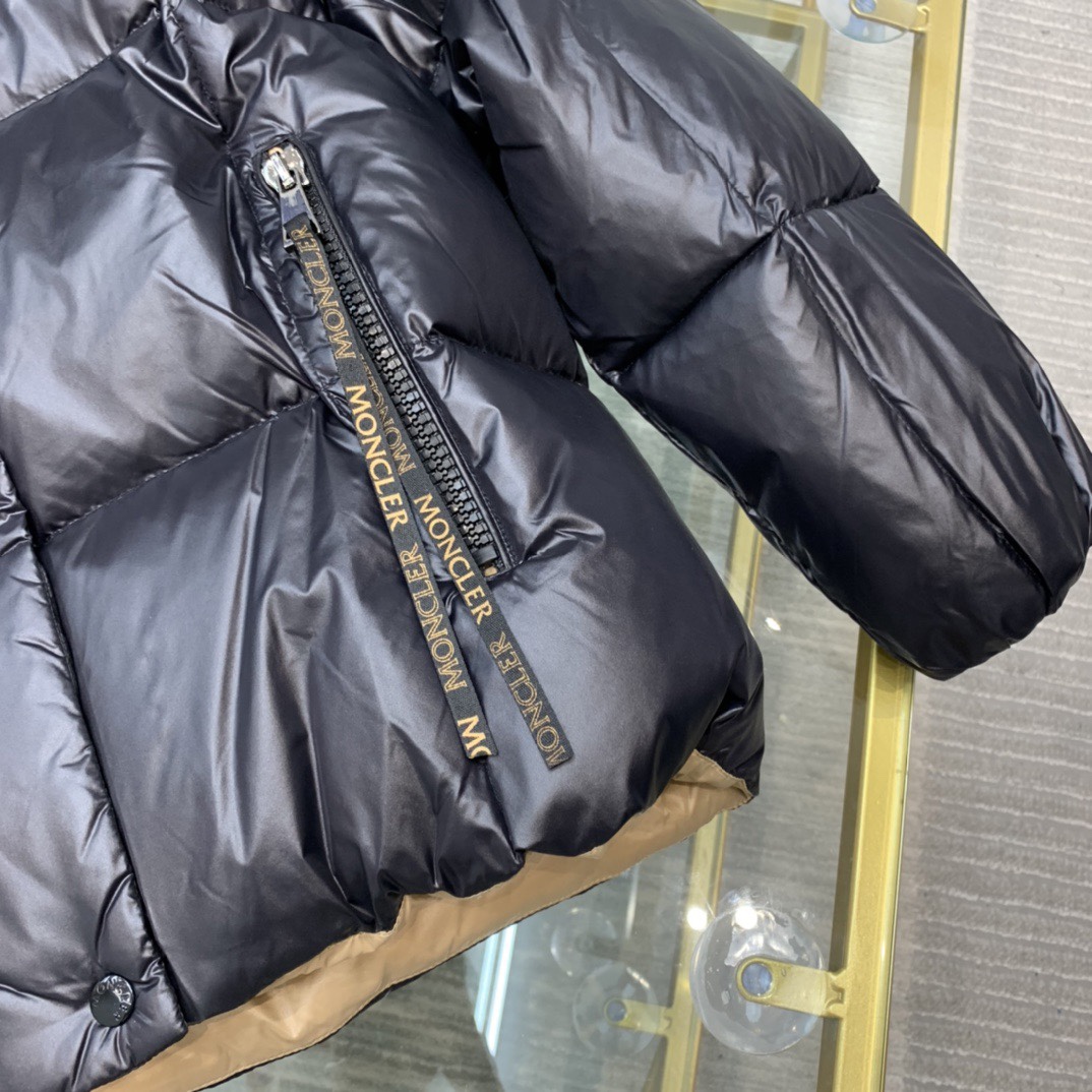 Guangzhou high-version Moncler black and gold hooded down jacket, short puffer style, thick. Sizes: 0,1,2,3.-Big cat