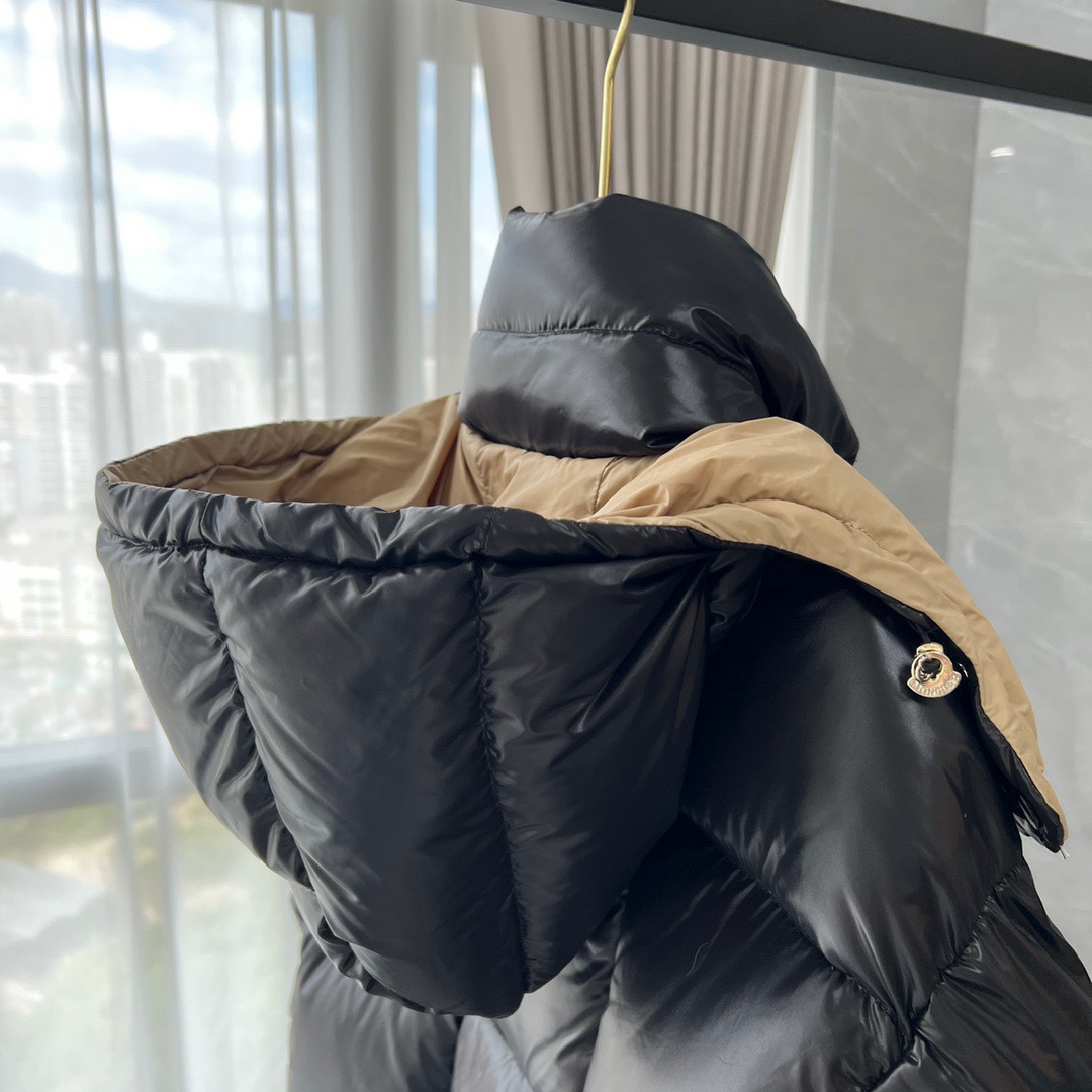 Moncler Parana short puffer jacket. Colors: Black, Cream, Gray. Sizes: 0-3. Features: shiny nylon, detachable hood, loose fit. 95% white duck down, NFC chip. High-quality replica.-Big cat