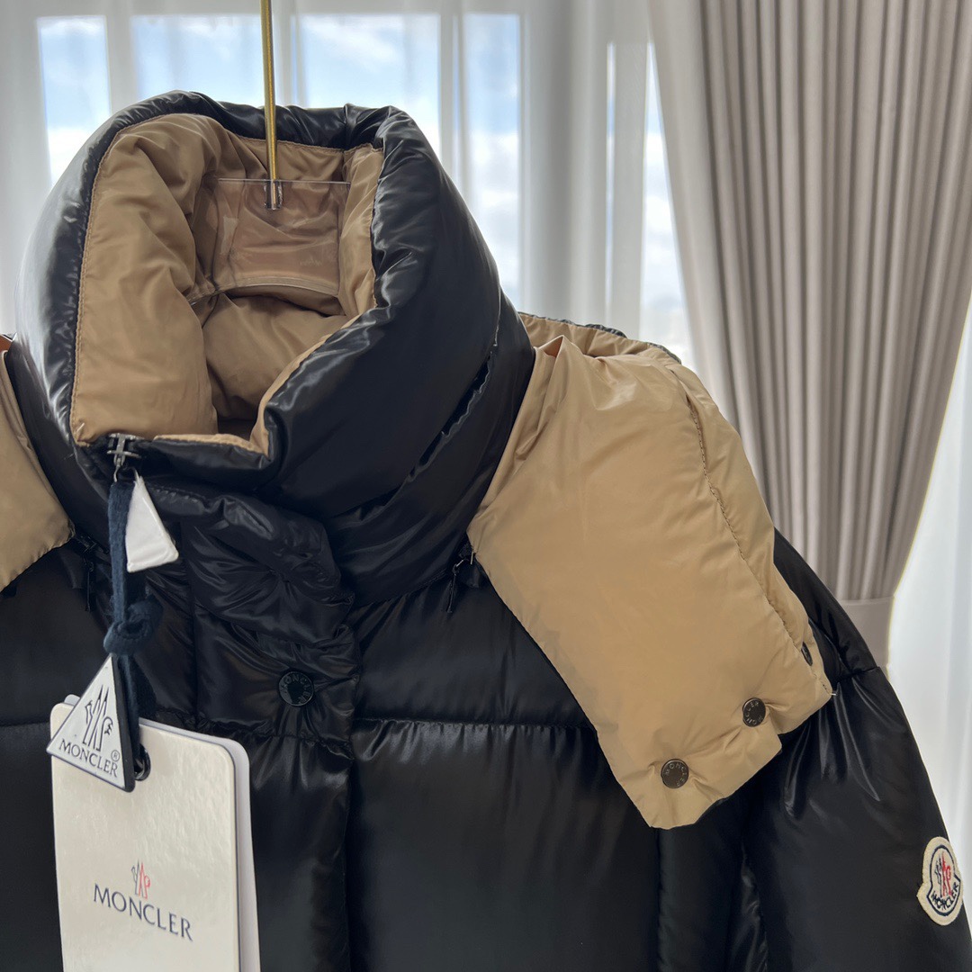 Moncler Parana short puffer jacket. Colors: Black, Cream, Gray. Sizes: 0-3. Features: shiny nylon, detachable hood, loose fit. 95% white duck down, NFC chip. High-quality replica.-Big cat