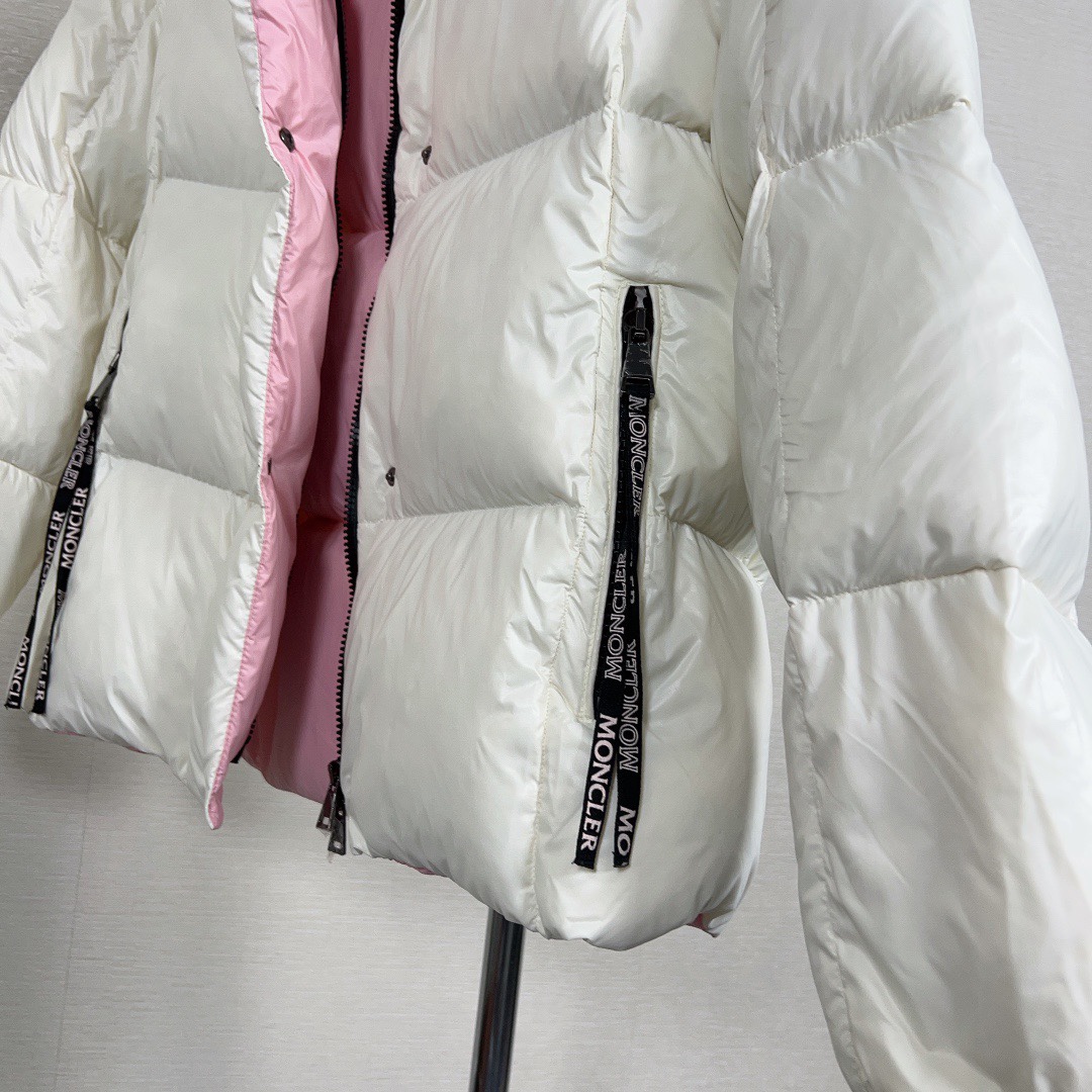 Guangzhou high-quality MONCLER Chambon women's short down jacket. New pink-white color. Filled with white goose down, puffy and warm. Waterproof, windproof. Fashionable A-line silhouette, versatile for all heights. Sizes: 0-3. Colors: white-pink.-Big cat
