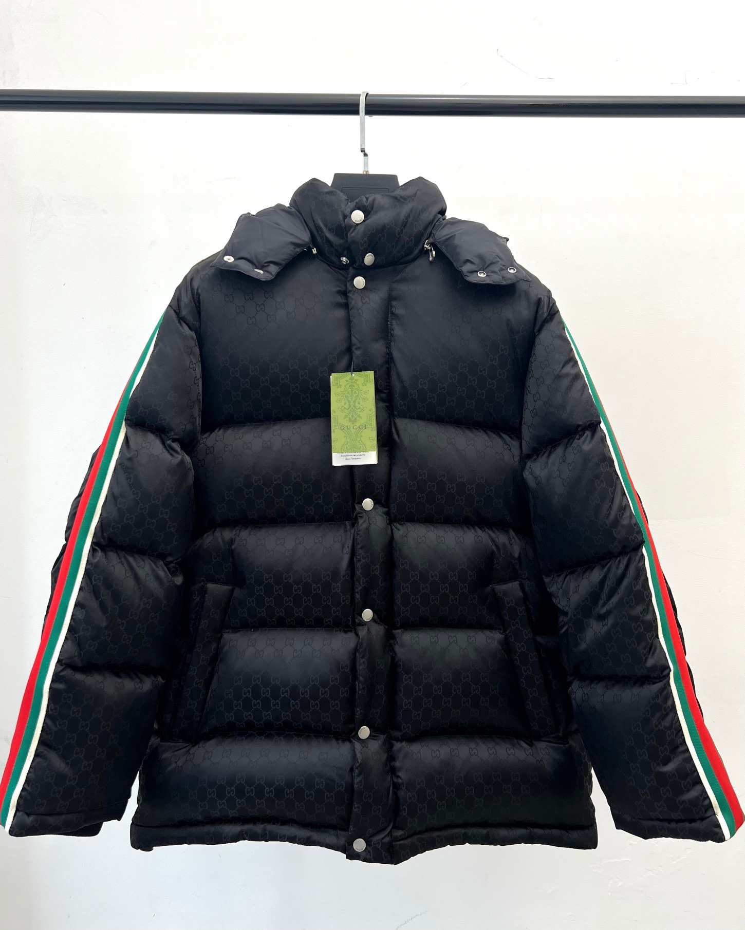 Gucci hooded down jacket with stand collar, dual-tone G stripe detailing. High-end Guangzhou version.-Big cat