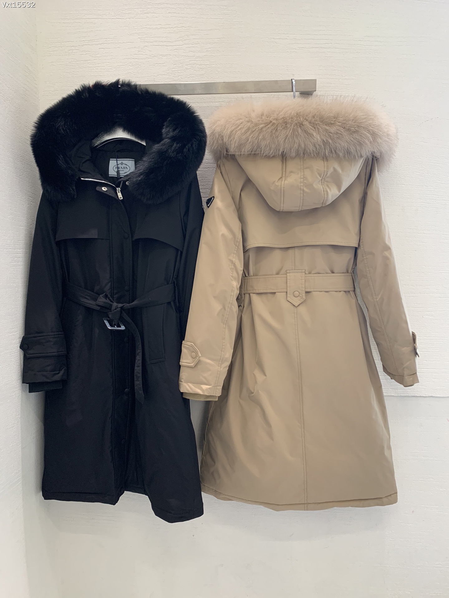 Guangzhou high-grade Prada 90% white goose down coat with large fox fur collar. Black and beige, sizes 38-44.-Big cat