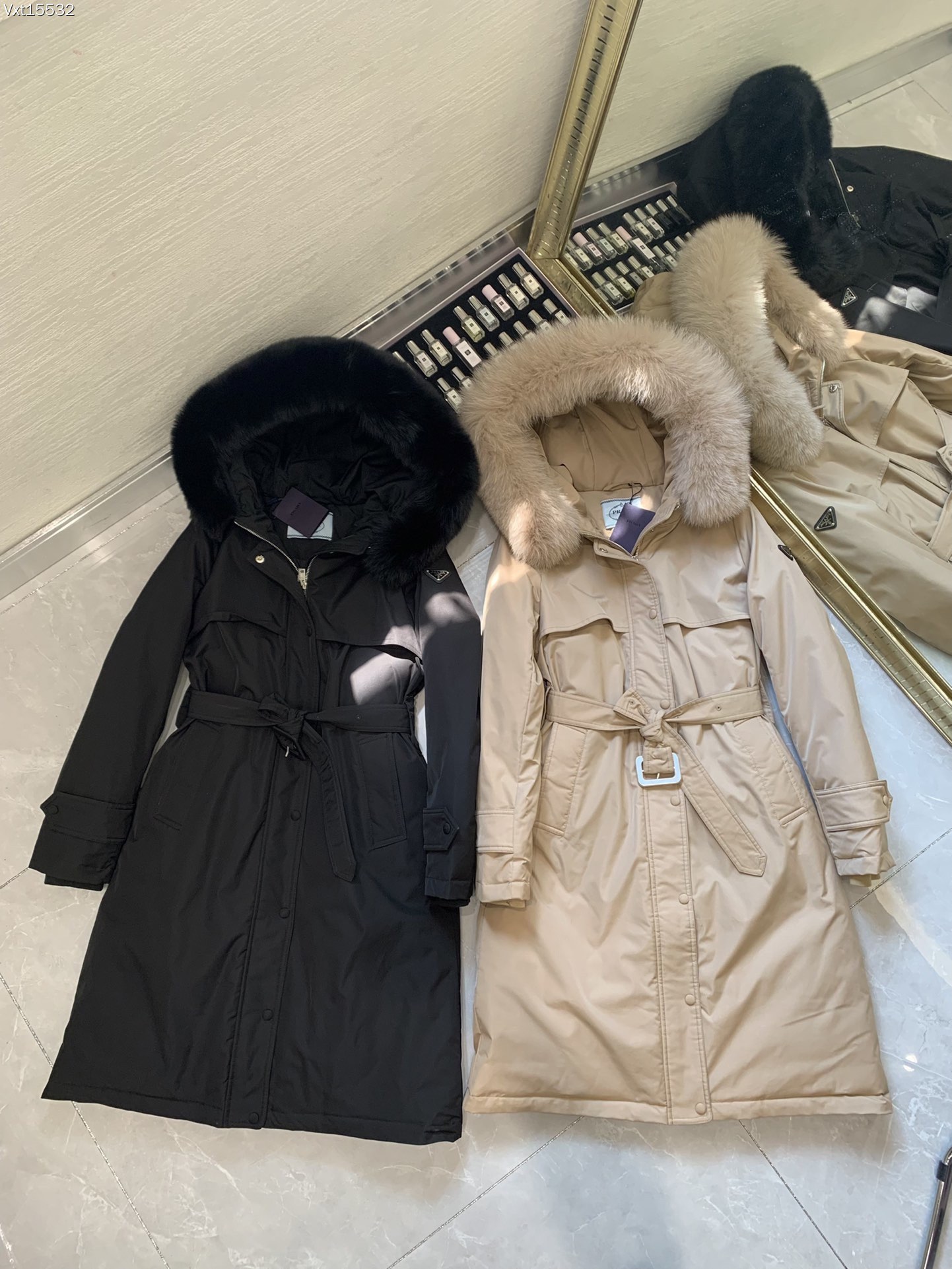 Guangzhou high-grade Prada 90% white goose down coat with large fox fur collar. Black and beige, sizes 38-44.-Big cat