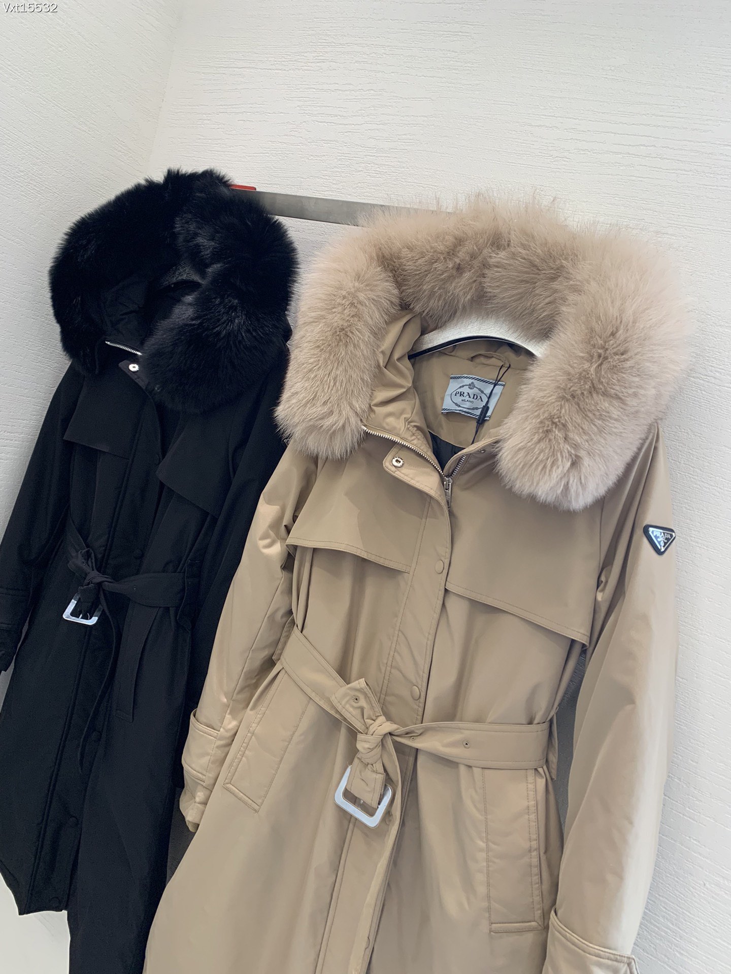 Guangzhou high-grade Prada 90% white goose down coat with large fox fur collar. Black and beige, sizes 38-44.-Big cat