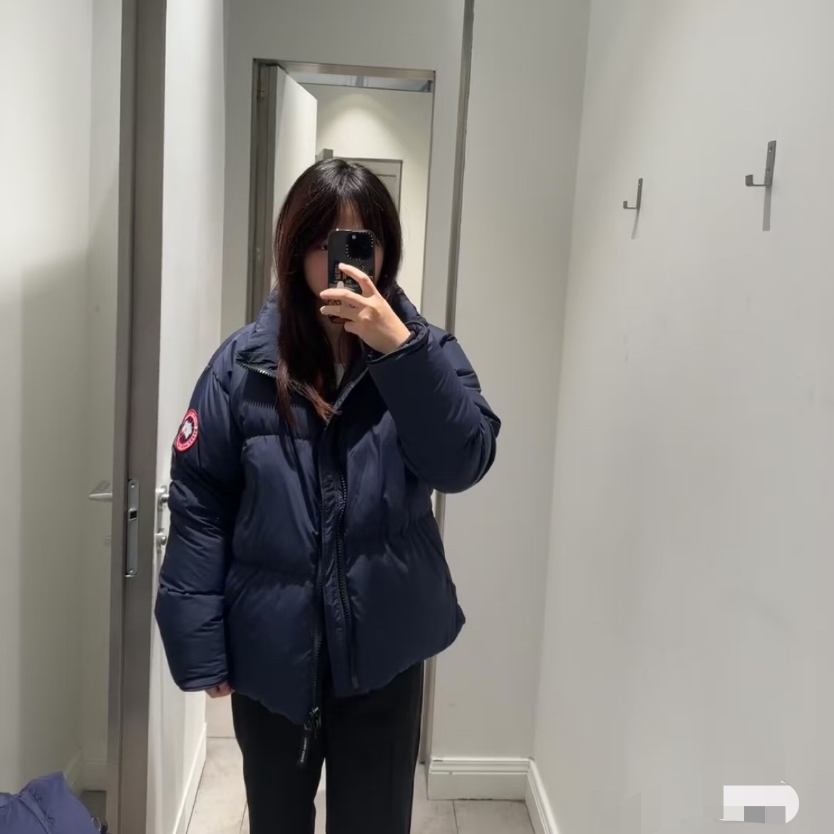 Canada Goose Lawrence short style, unisex. Classic black, embroidered logo. Fashionable, warm with 90% duck down (300g). Soft, water-resistant.-Big cat