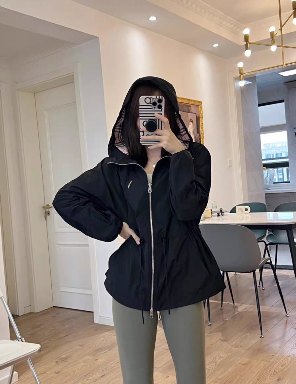 Top foreign trade Burberry women's windbreaker with waist drawstring in black and khaki.-Big cat