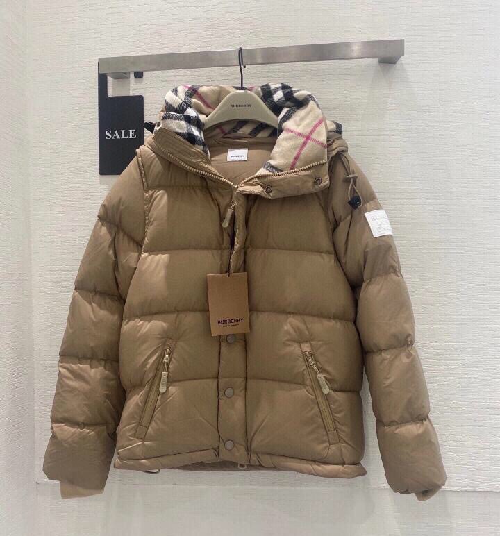 Guangzhou high-version Burberry detachable sleeve down jacket, Zhou Dongyu same style. Colors: Black, Khaki. Sizes: S-XXL.-Big cat