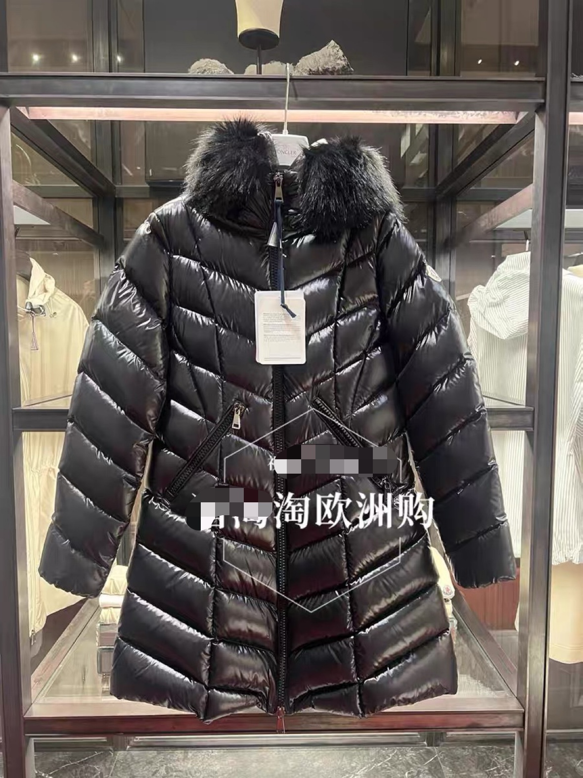 Guangzhou high-version Moncler FULMARUS women's long hooded down jacket. Made of coated nylon with fishbone quilting, filled with 90% down. Features a frost fox fur hood. Sizes 1-4, colors: black, white, etc.-Big cat