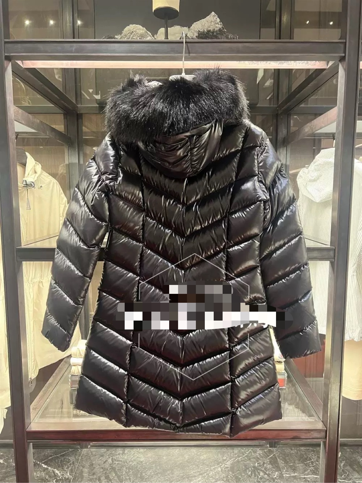 Guangzhou high-version Moncler FULMARUS women's long hooded down jacket. Made of coated nylon with fishbone quilting, filled with 90% down. Features a frost fox fur hood. Sizes 1-4, colors: black, white, etc.-Big cat
