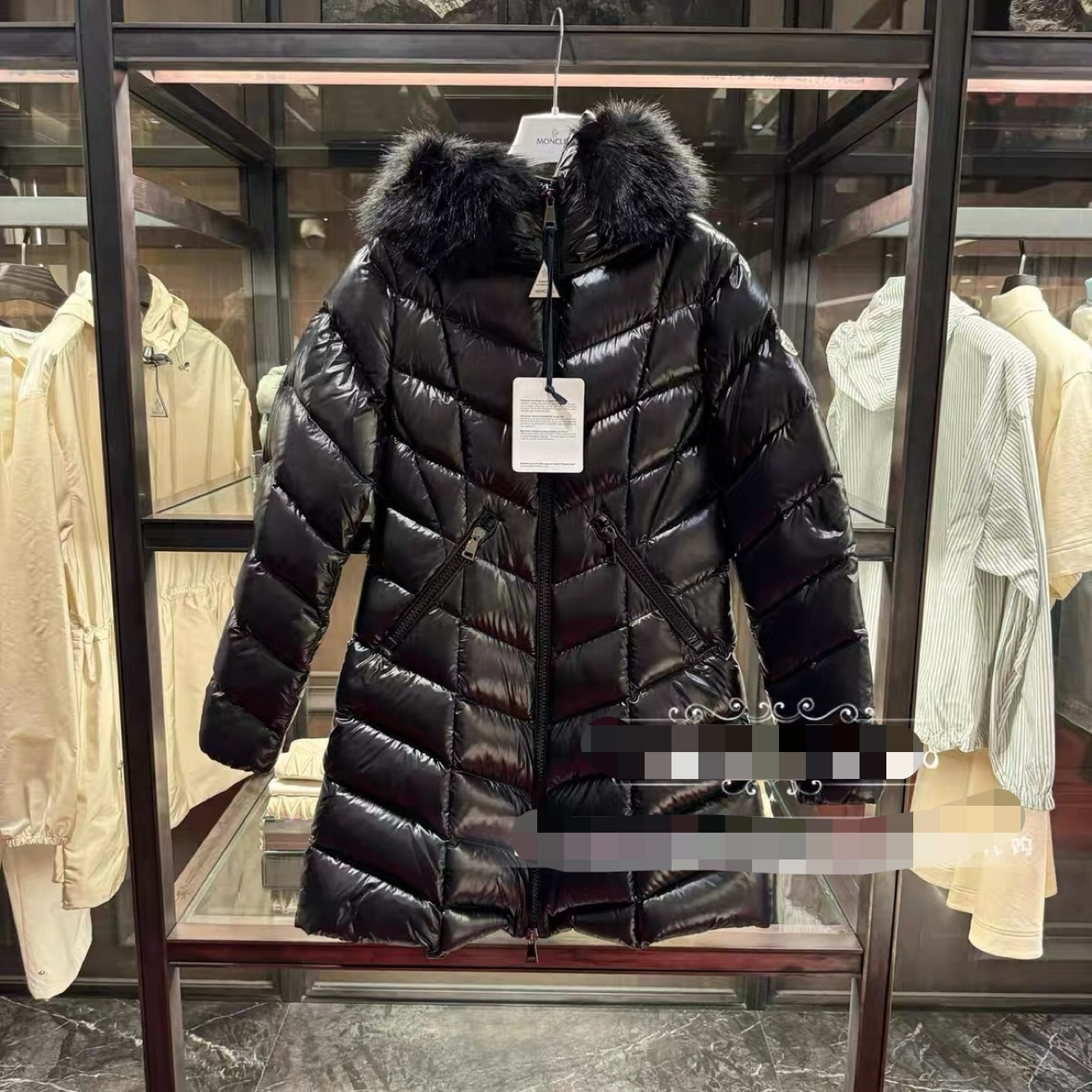 Guangzhou high-version Moncler FULMARUS women's long hooded down jacket. Made of coated nylon with fishbone quilting, filled with 90% down. Features a frost fox fur hood. Sizes 1-4, colors: black, white, etc.-Big cat