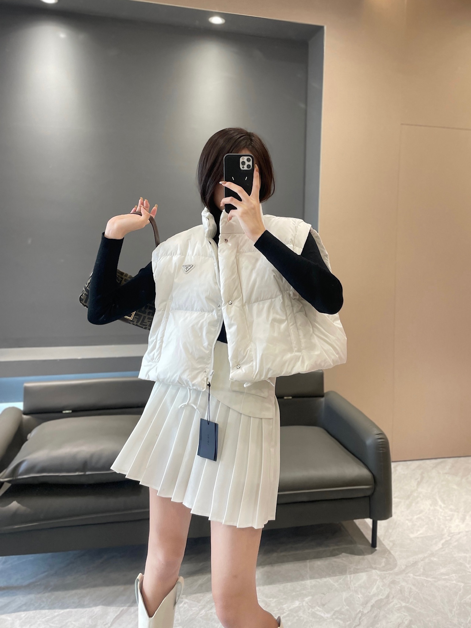 Guangzhou high-end Prada detachable sleeve down jacket & shorts. Colors: black, blue, white, pink. Sizes: S, M, L.-Big cat