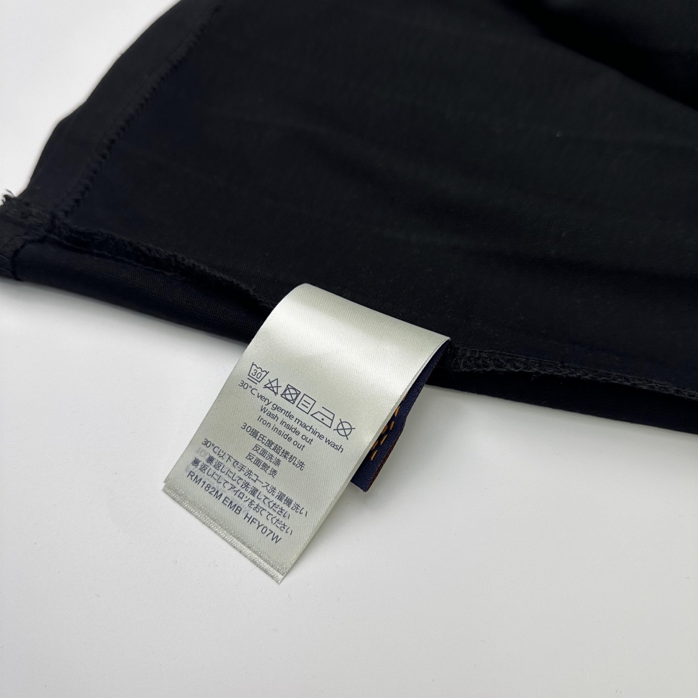 Louis Vuitton 

款号L813#路易威登官网新款全身烫钻字母短袖

面料- 采用320克双