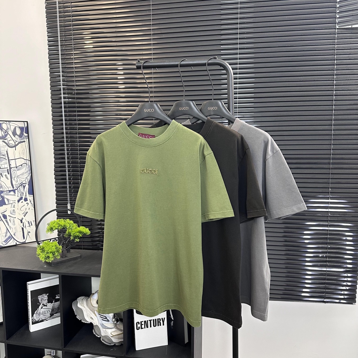 Gucci  

款号：G917#古驰官网新款洗水字母刺绣短袖

面料- 采用320克双股精梳棉面料.索