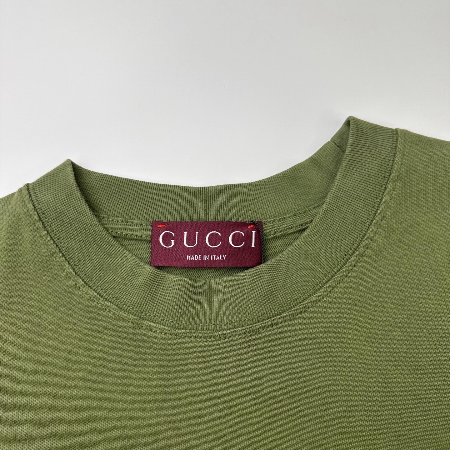 Gucci  

款号：G917#古驰官网新款洗水字母刺绣短袖

面料- 采用320克双股精梳棉面料.索
