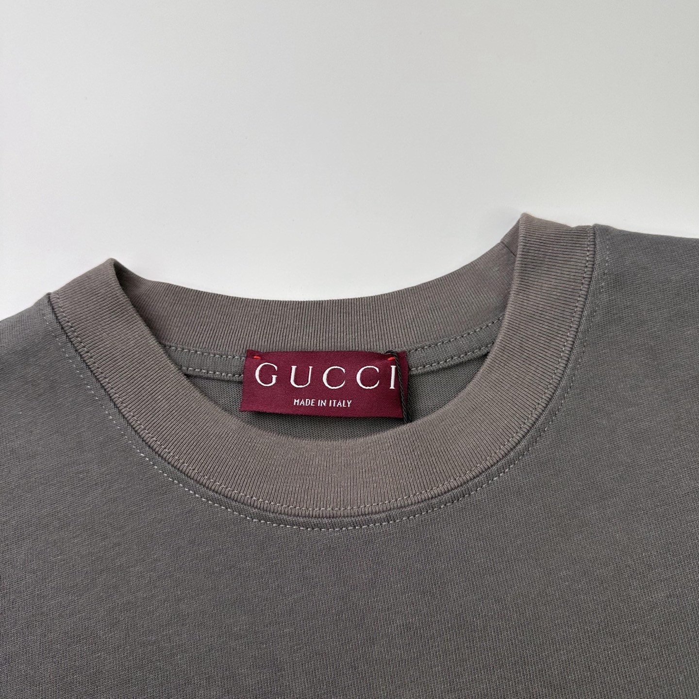 Gucci  

款号：G917#古驰官网新款洗水字母刺绣短袖

面料- 采用320克双股精梳棉面料.索