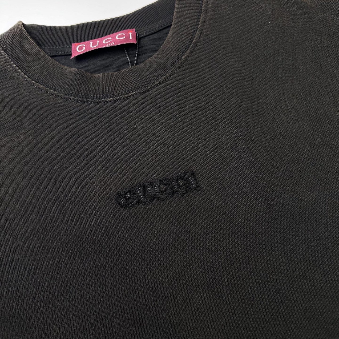 Gucci  

款号：G917#古驰官网新款洗水字母刺绣短袖

面料- 采用320克双股精梳棉面料.索