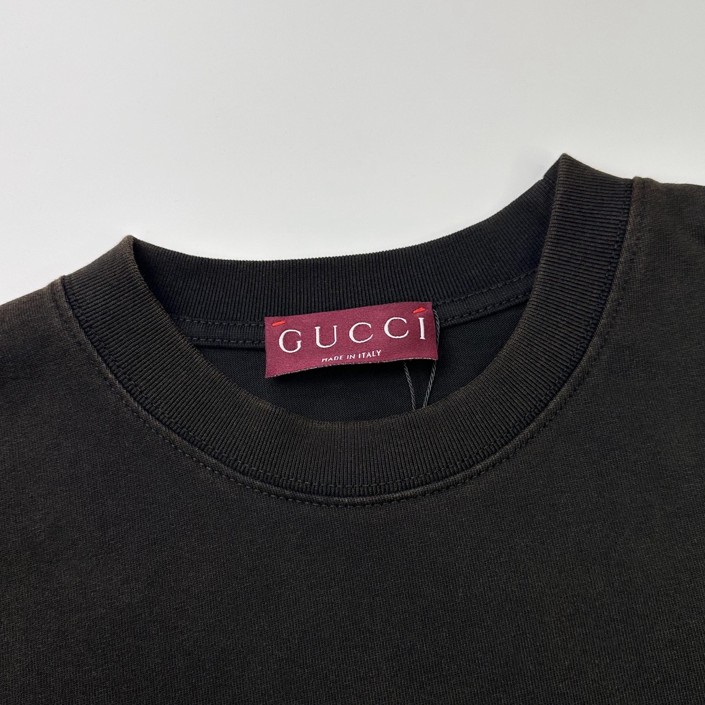 Gucci  

款号：G917#古驰官网新款洗水字母刺绣短袖

面料- 采用320克双股精梳棉面料.索
