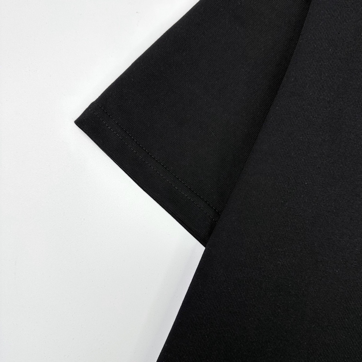 Burberry 

款号：B618#博柏利新款刺绣麦穗战马短袖官网同步

面料- 采用320克双股精梳