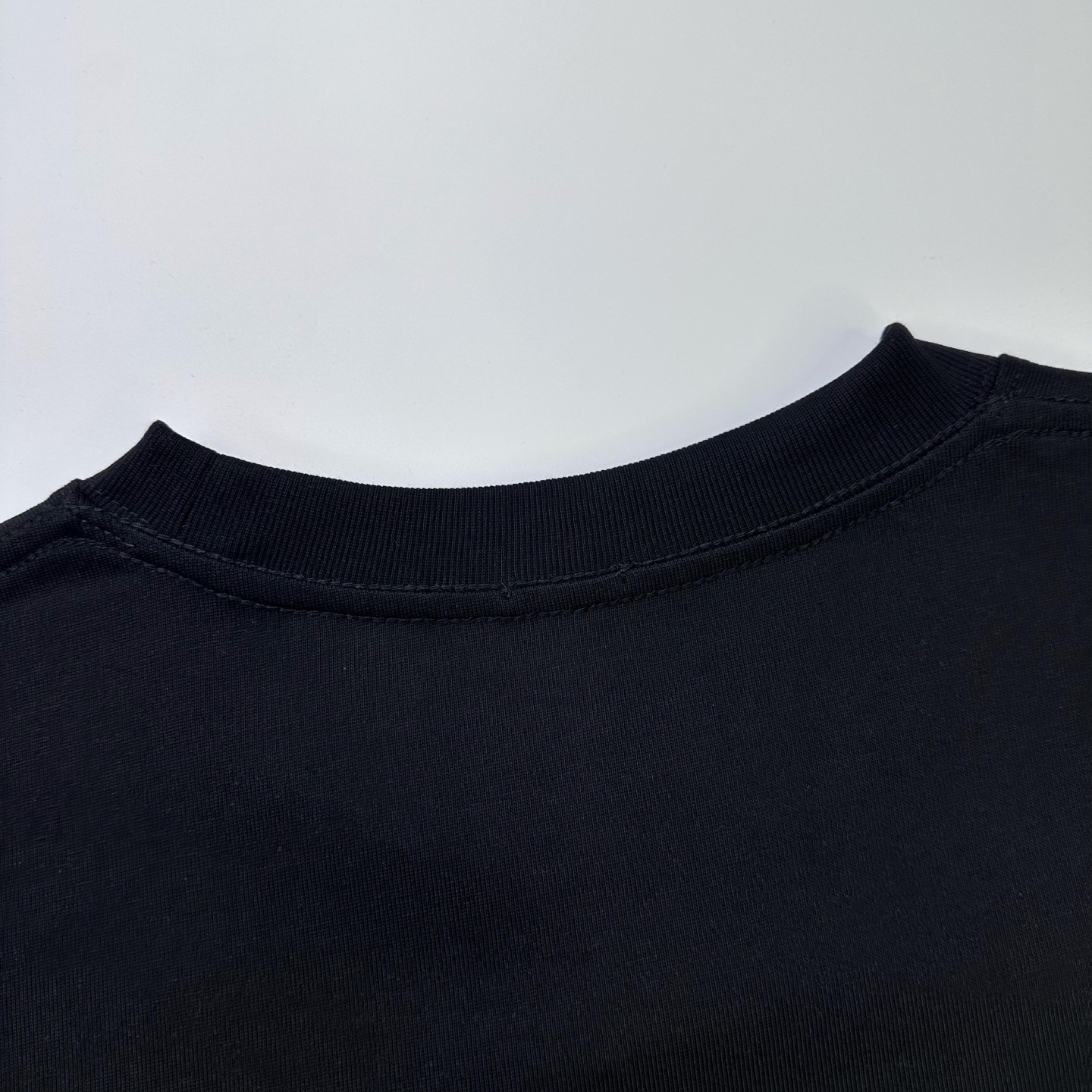 Burberry 

款号：B618#博柏利新款刺绣麦穗战马短袖官网同步

面料- 采用320克双股精梳
