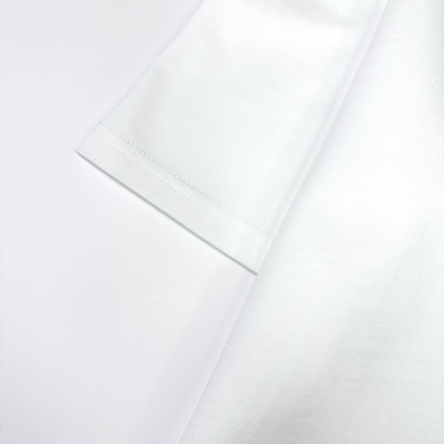 Burberry 

款号：B618#博柏利新款刺绣麦穗战马短袖官网同步

面料- 采用320克双股精梳