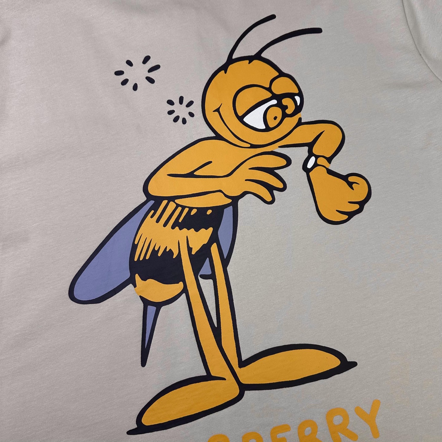 Burberry 

款号：B612#博柏利官网新款蜜蜂发泡印花短袖

面料- 采用320克双股精梳棉面