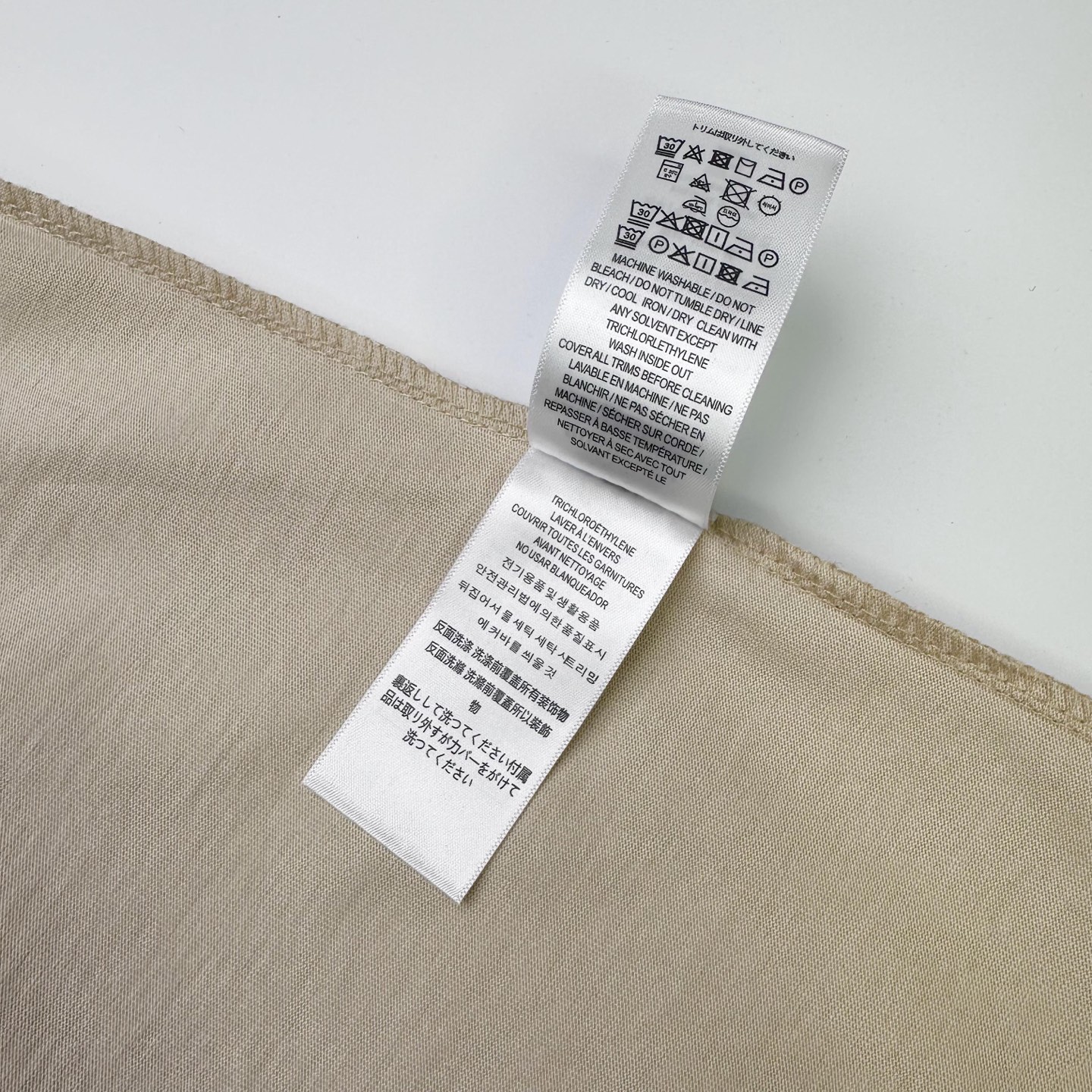 Burberry 

款号：B612#博柏利官网新款蜜蜂发泡印花短袖

面料- 采用320克双股精梳棉面