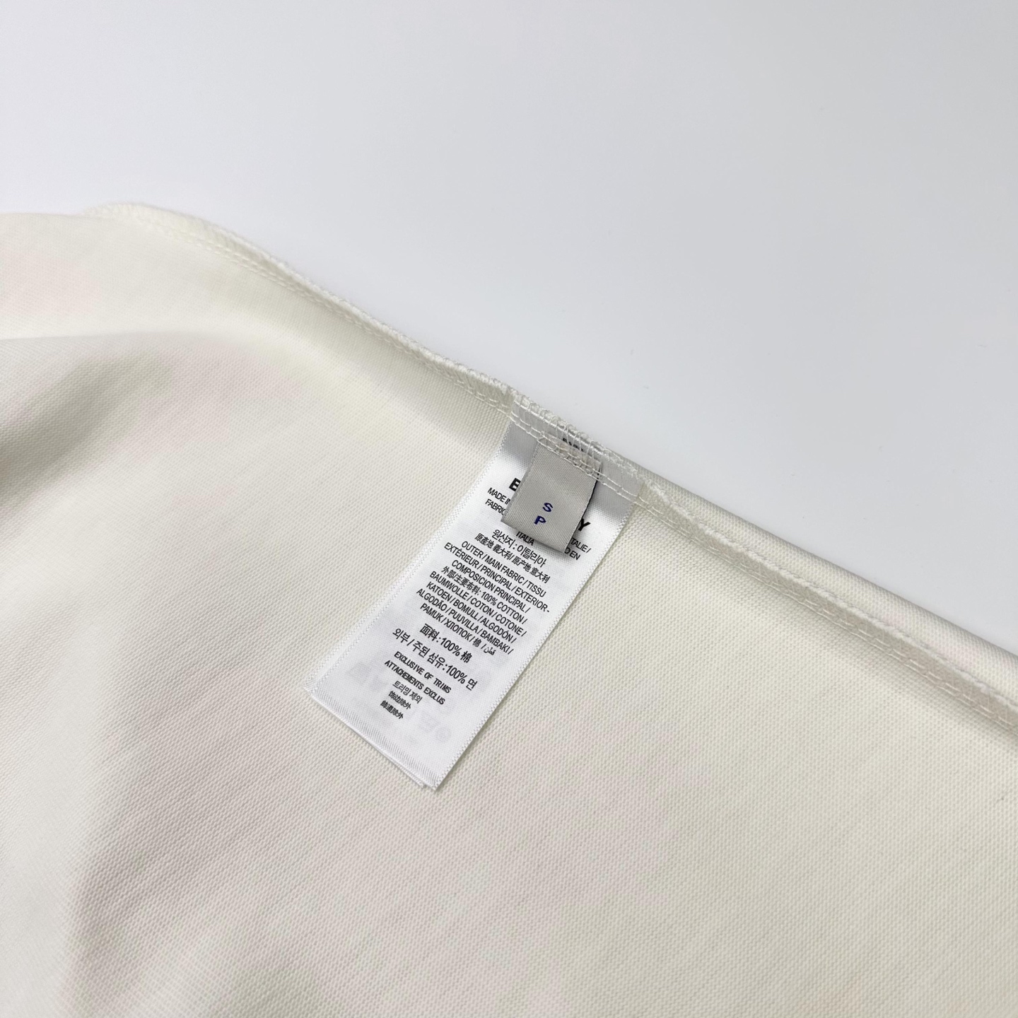 Burberry 

款号：B605#博柏利官网新款战马印花短袖

面料- 采用320克双股精梳棉面料.