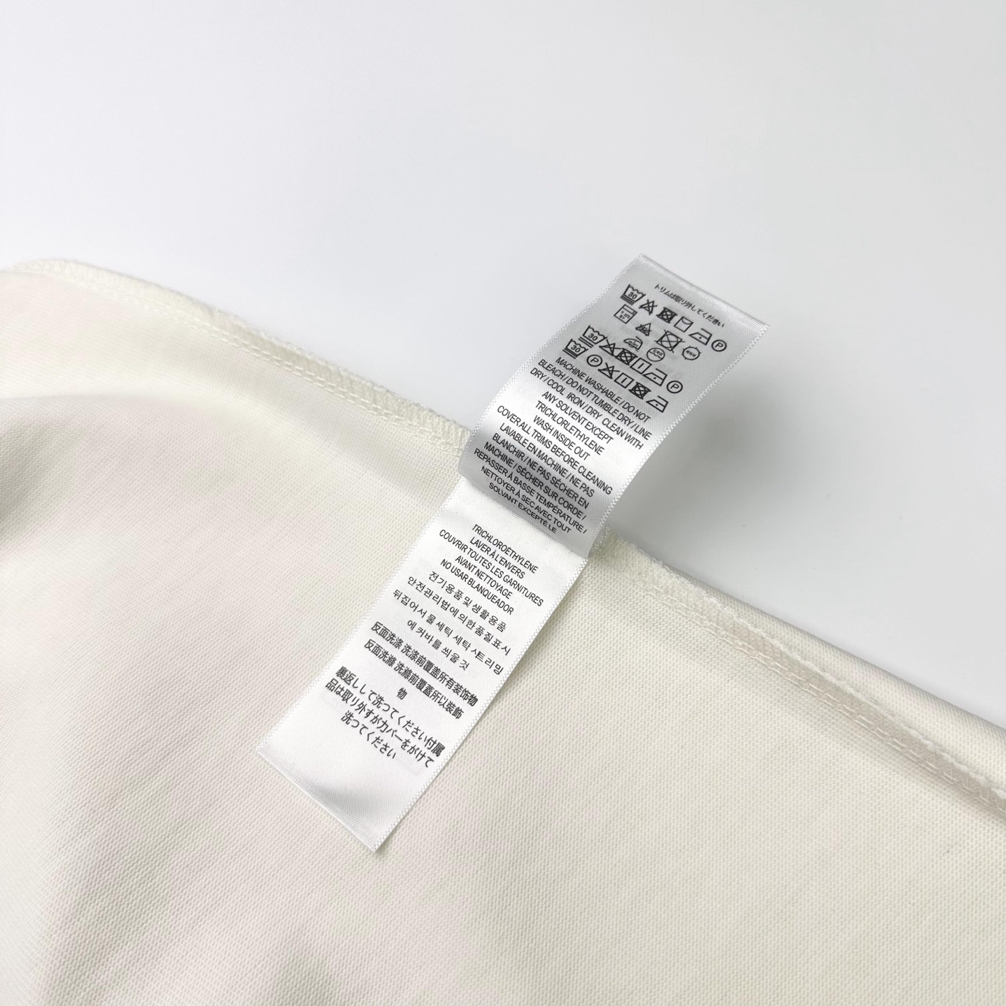Burberry 

款号：B605#博柏利官网新款战马印花短袖

面料- 采用320克双股精梳棉面料.
