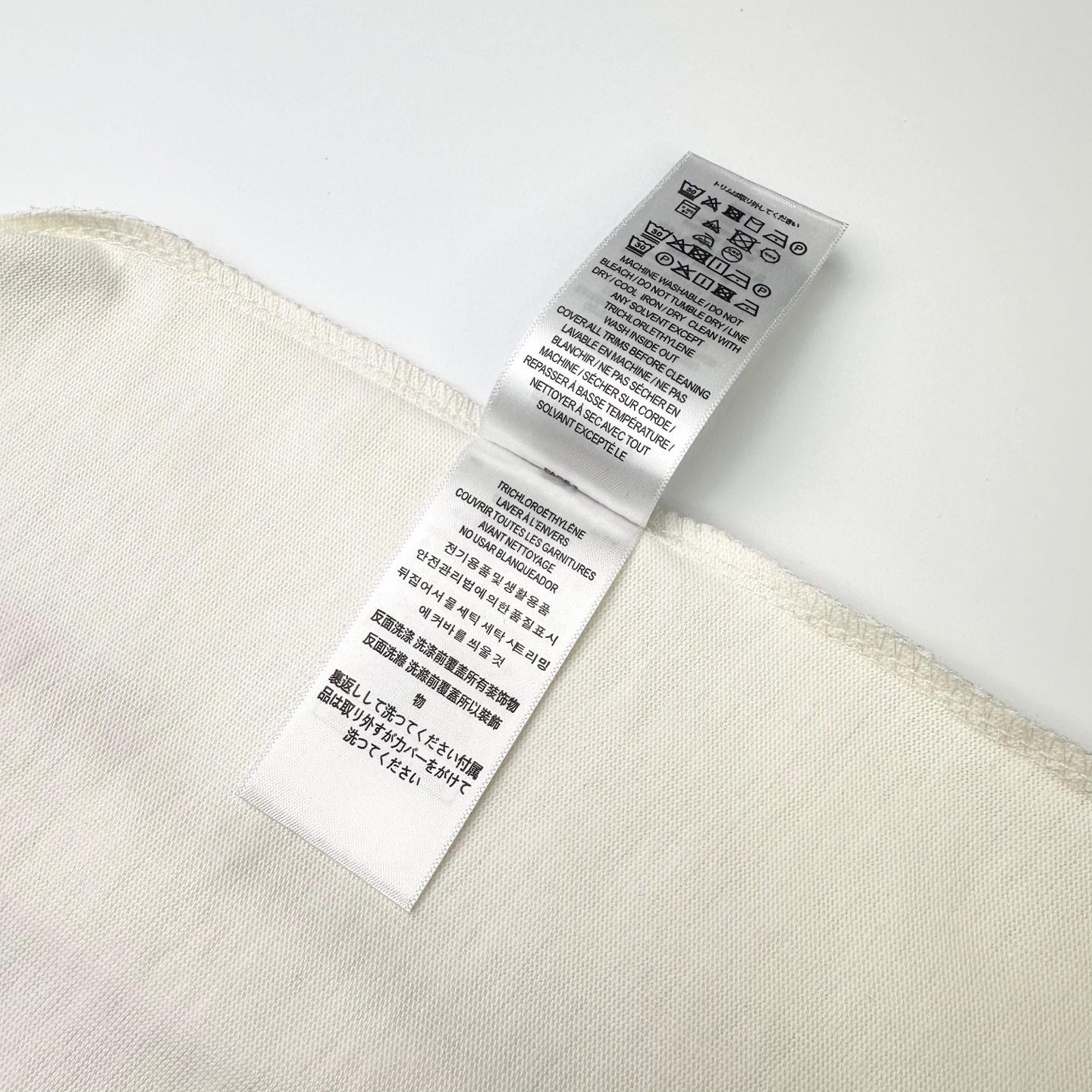 Burberry 

款号：B606#博柏利官网新款刺绣战马印花条纹短袖

面料- 采用320克双股精梳