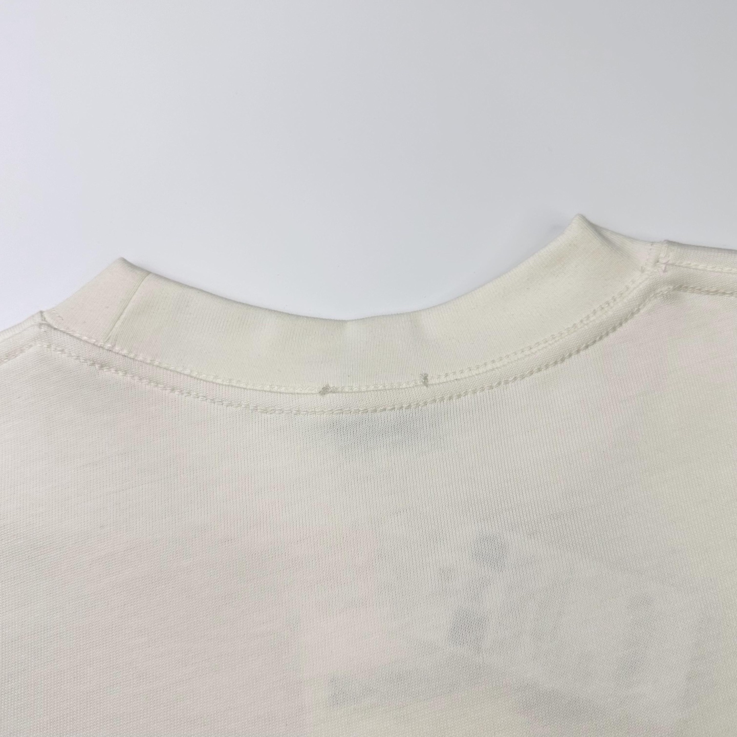 Burberry 

款号：B606#博柏利官网新款刺绣战马印花条纹短袖

面料- 采用320克双股精梳