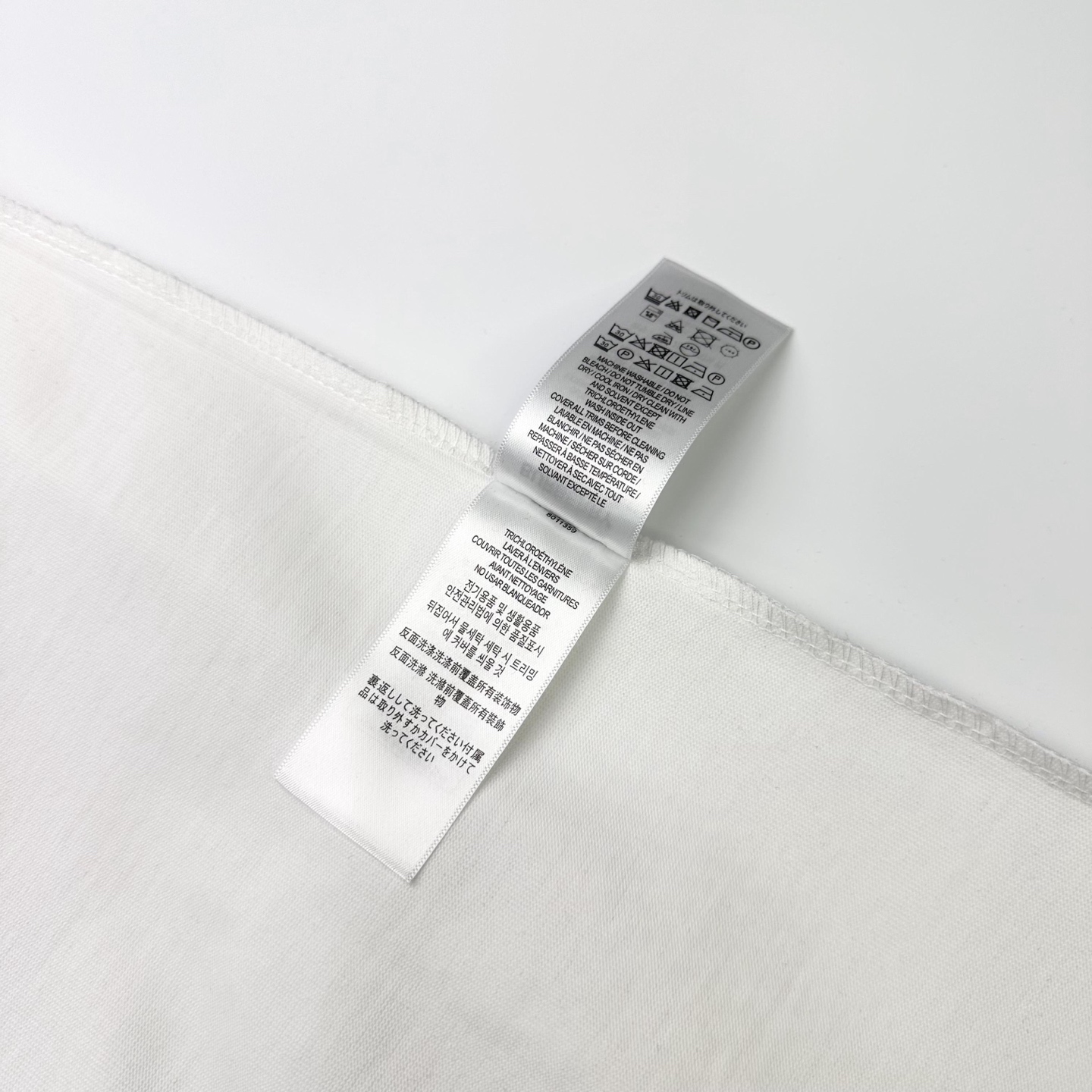 Burberry 

款号：B606#博柏利官网新款刺绣战马印花条纹短袖

面料- 采用320克双股精梳