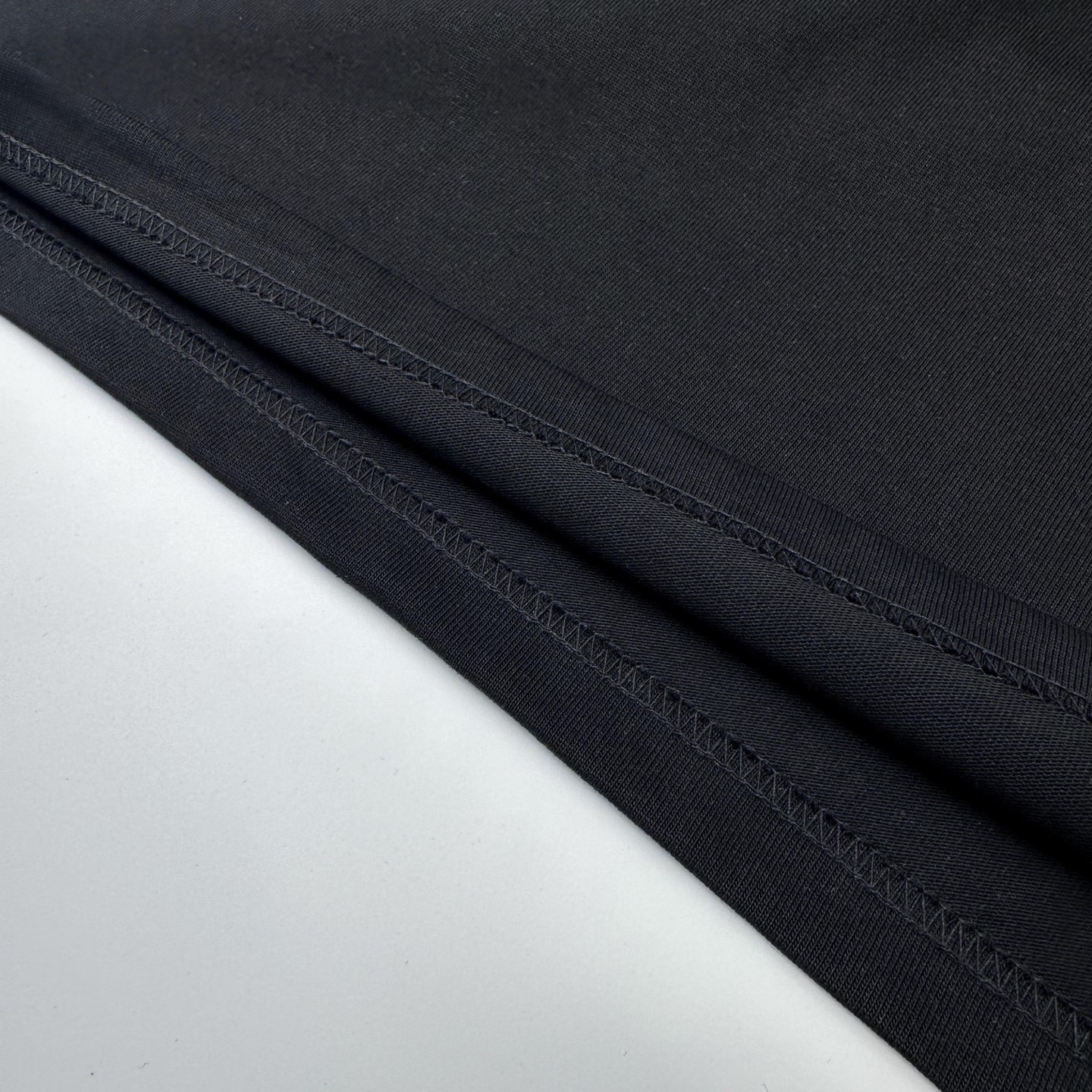 Burberry 

款号：B606#博柏利官网新款刺绣战马印花条纹短袖

面料- 采用320克双股精梳