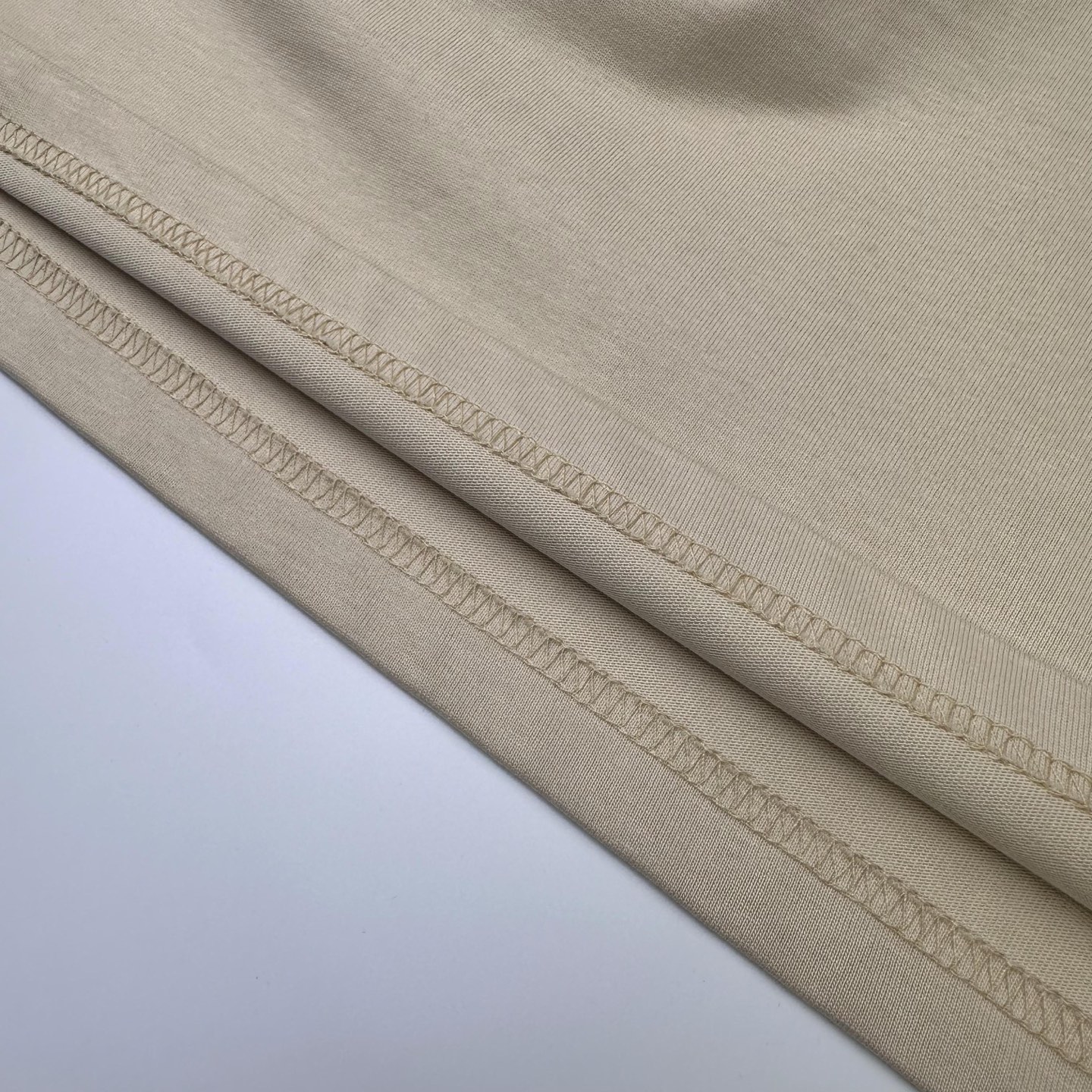 Burberry 

款号：B601#博柏利官网新款刺绣图标战马短袖

面料- 采用320克双股精梳棉面