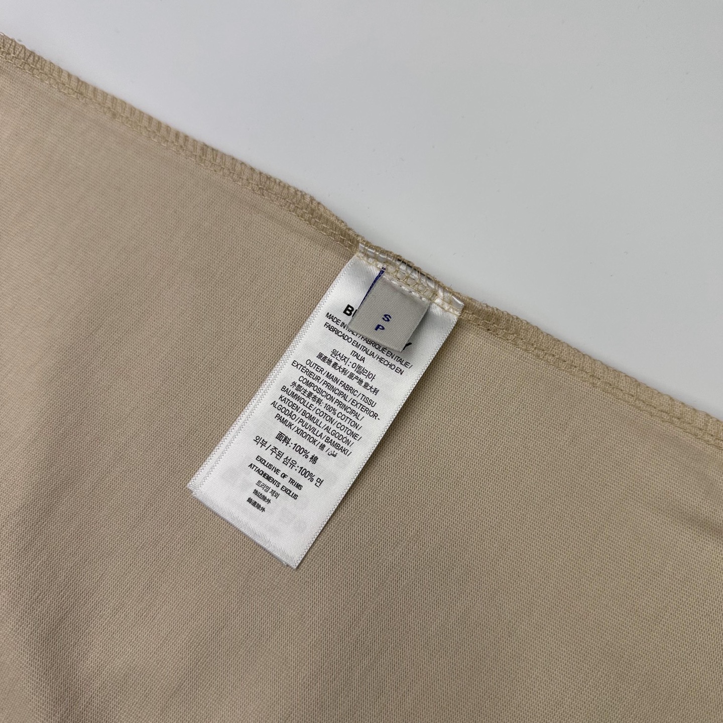 Burberry 

款号：B601#博柏利官网新款刺绣图标战马短袖

面料- 采用320克双股精梳棉面