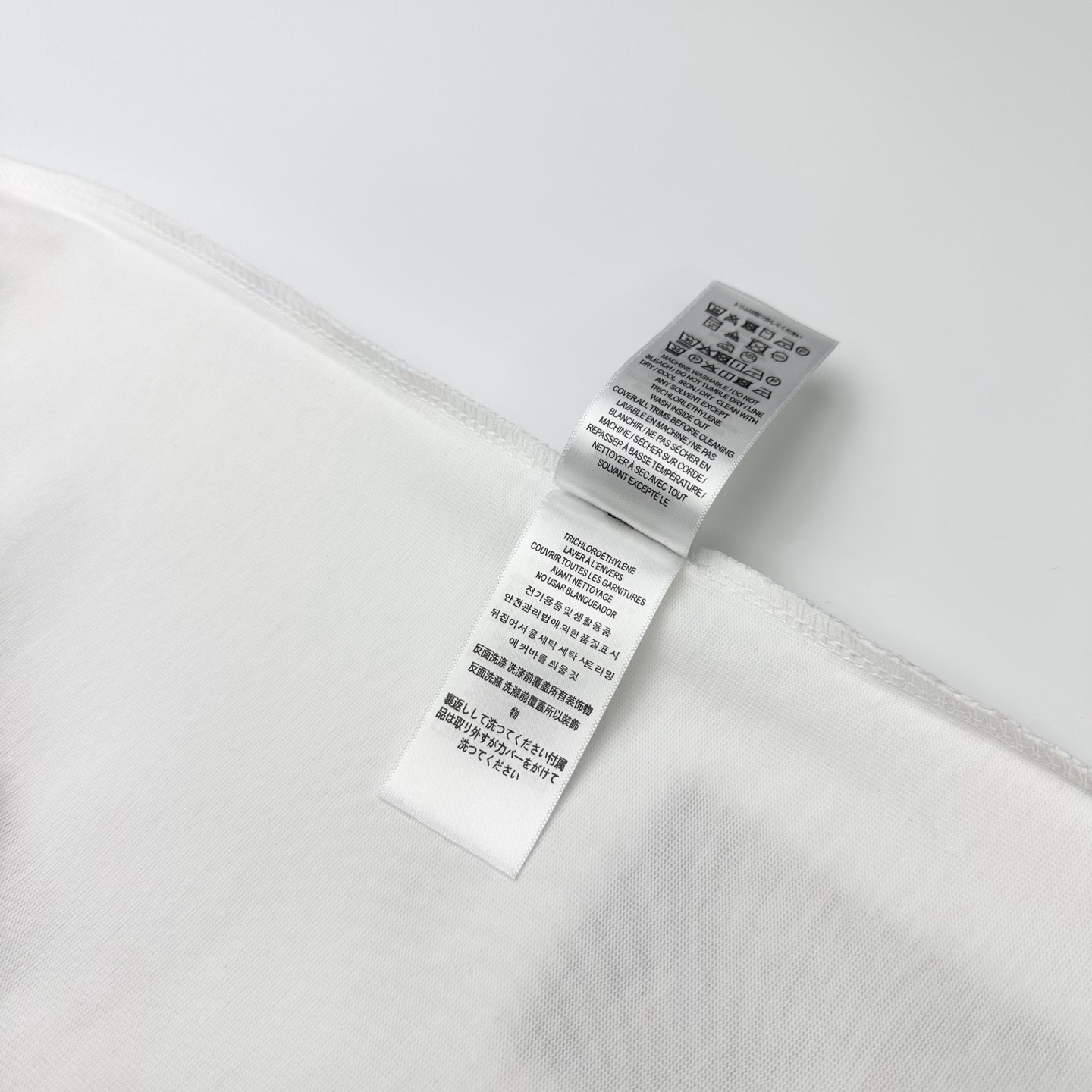 Burberry 

款号：B601#博柏利官网新款刺绣图标战马短袖

面料- 采用320克双股精梳棉面