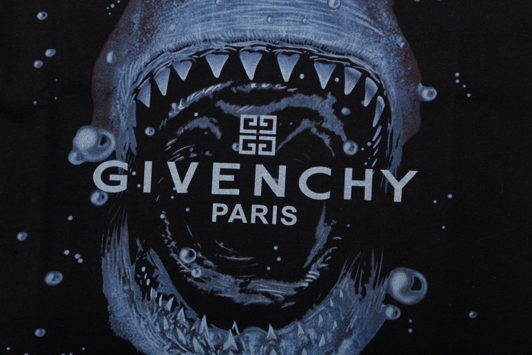 纪梵希/Givenchy 夏季，立体鲨鱼喷墨印花圆领短袖T恤