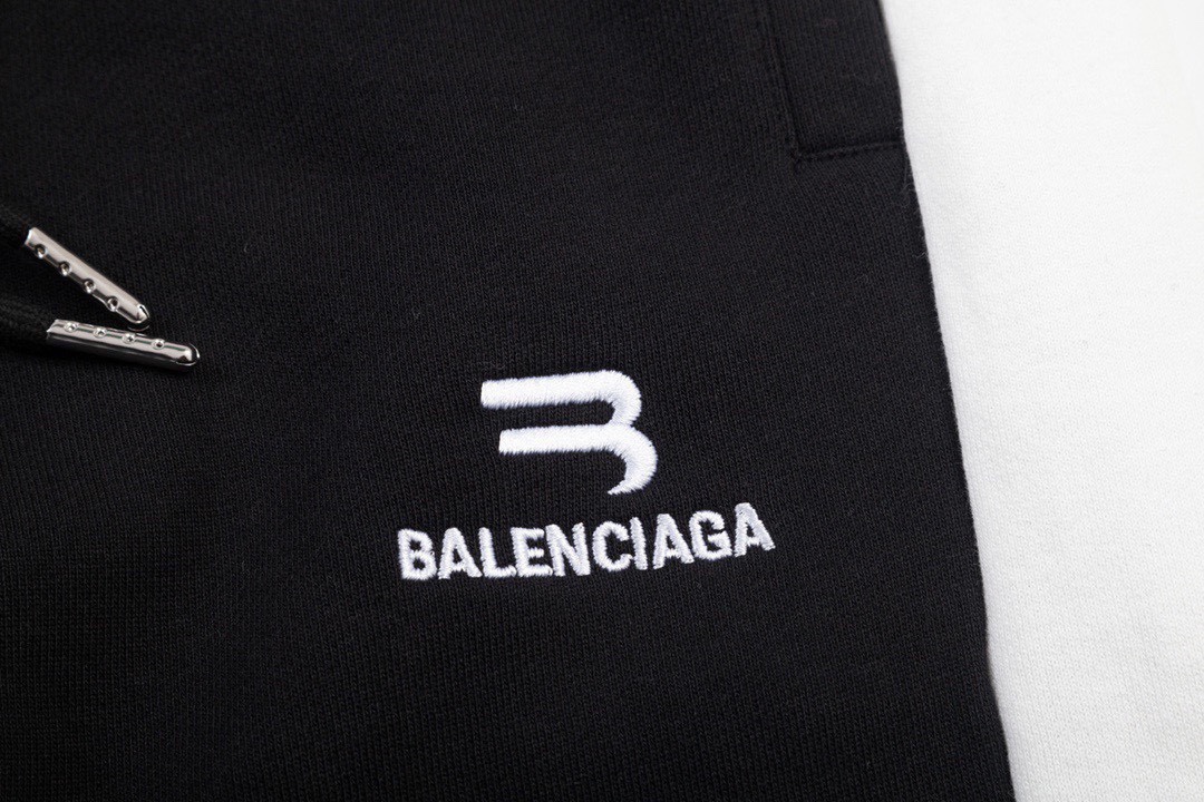 巴黎世家/Balenciaga 夏季新款 经典字母刺绣两侧拼接休闲短裤