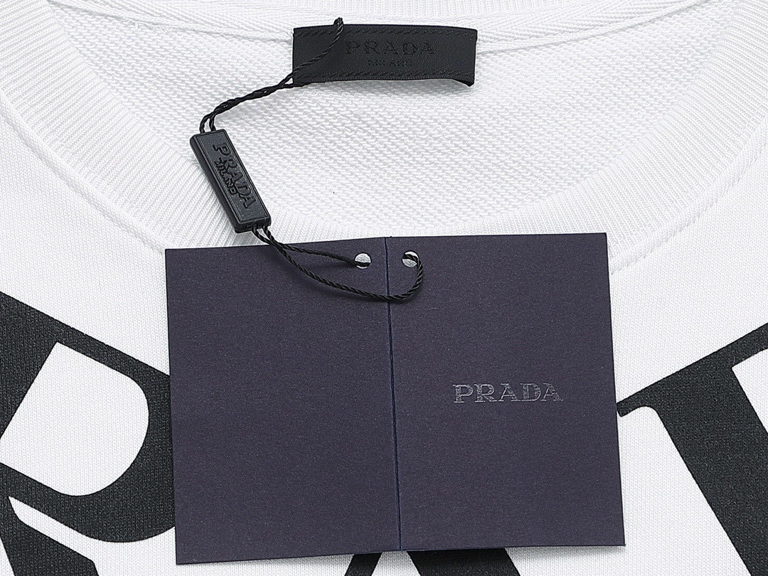 普拉达/Prada 秋冬新品 经典环绕大字母印花圆领卫衣