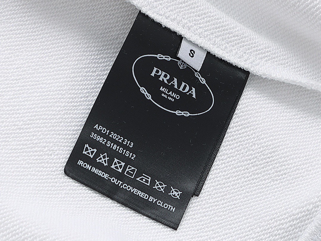 普拉达/Prada 秋冬新品 经典环绕大字母印花圆领卫衣