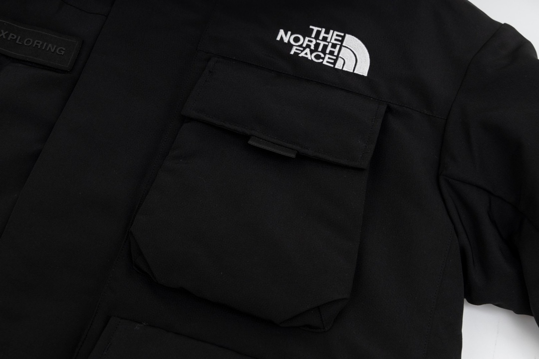 北面/The North Face 多口袋工装连帽羽绒服 刺绣采用进口田岛绣花 万针刺绣