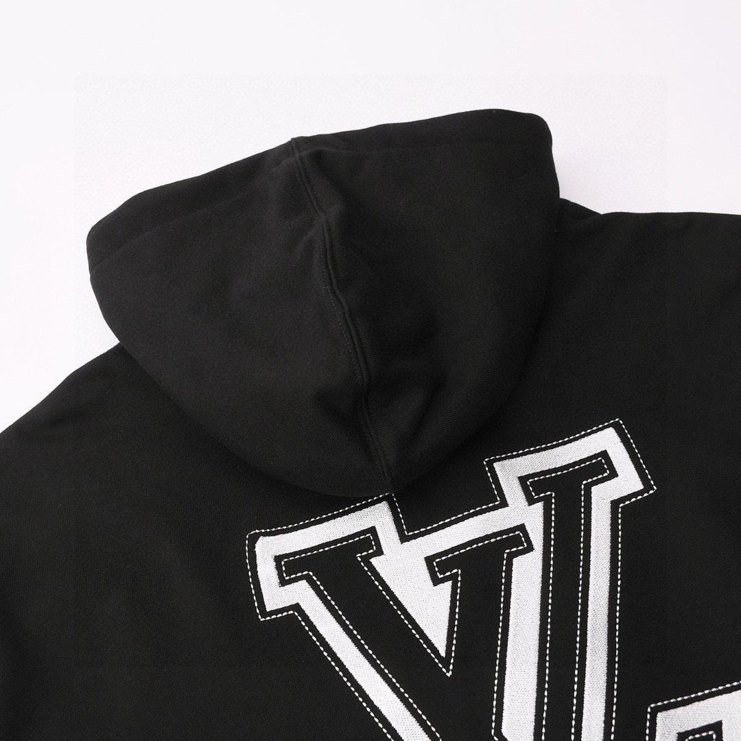 路易威登/Louis Vuitton 秋冬新品 经典字母重工刺绣开衫拉链外套